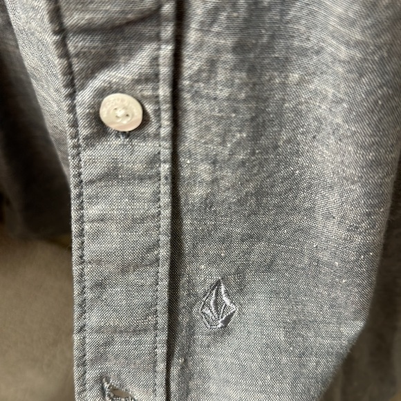 Volcom Button Up 💎 Dry Cleaned - Picture 6 of 8